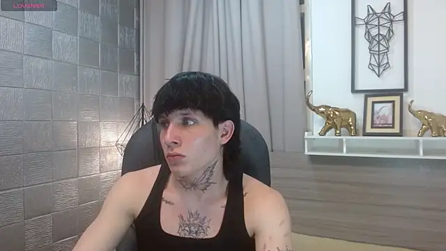 Snapshot of Iantwink18 chatting on November 9, 7:50 am Iantwink18 online show from November 9, 7:50 am