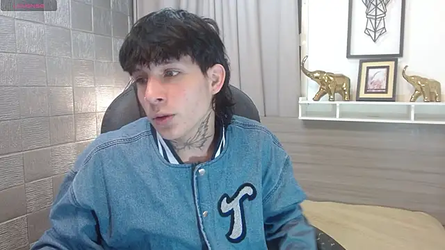 Snapshot of Iantwink18 chatting on November 10, 11:04 pm Iantwink18 online show from November 10, 11:04 pm