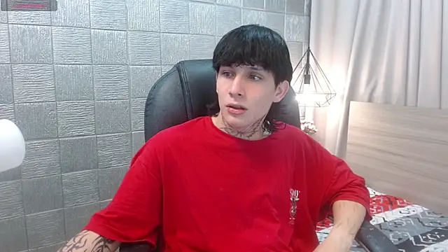 Snapshot of Iantwink18 chatting on November 24, 7:24 pm Iantwink18 online show from November 24, 7:24 pm