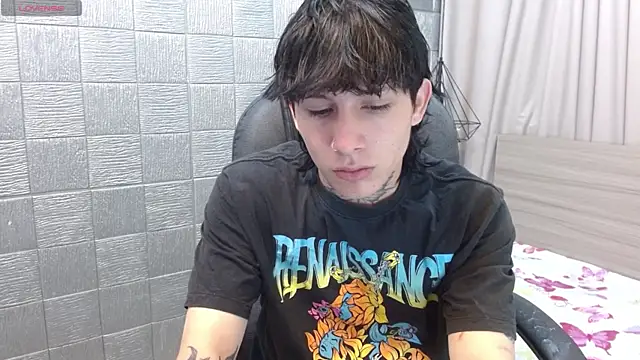 Snapshot of Iantwink18 chatting on December 1, 2:16 am Iantwink18 online show from December 1, 2:16 am