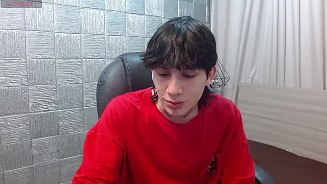 Snapshot of Iantwink18 chatting on December 3, 1:02 am Iantwink18 online show from December 3, 1:02 am