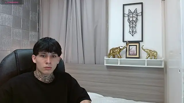 Iantwink18 online show from February 12, 11:33 pm