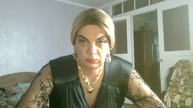 Snapshot of NiraFrost chatting on October 25, 5:48 am NiraFrost online show from October 25, 5:48 am