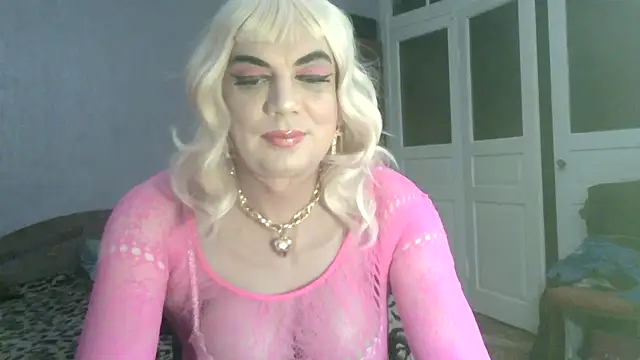 Snapshot of NiraFrost chatting on November 16, 5:51 pm NiraFrost online show from November 16, 5:51 pm