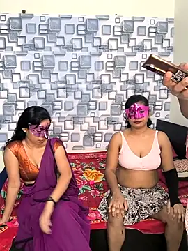 Family02 online show from December 19, 5:09 pm