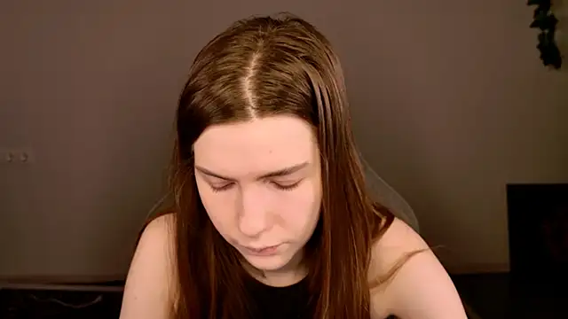 Snapshot of AliceCUNTach chatting on December 4, 5:06 am AliceCUNTach online show from December 4, 5:06 am