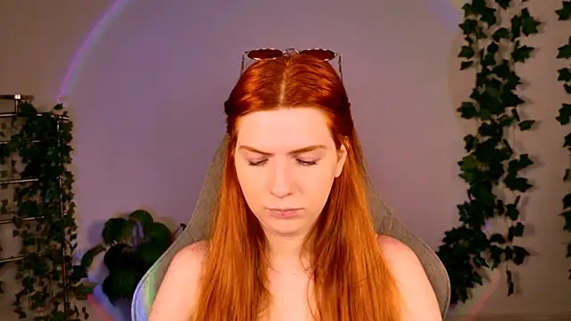Snapshot of AliceCUNTach chatting on May 9, 5:12 am AliceCUNTach online show from May 9, 5:12 am