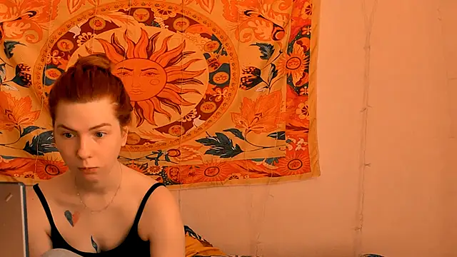 Snapshot of AliceCUNTach chatting on May 17, 5:05 am AliceCUNTach online show from May 17, 5:05 am