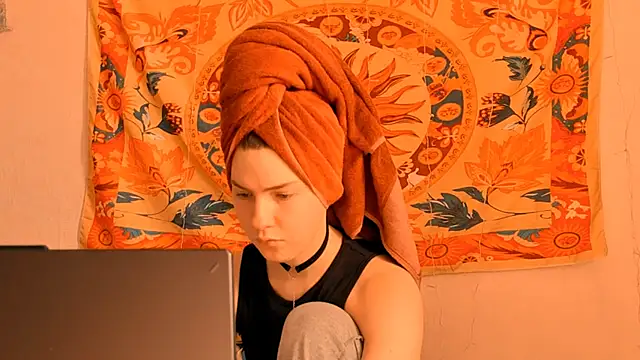 Snapshot of AliceCUNTach chatting on May 30, 5:04 am AliceCUNTach online show from May 30, 5:04 am