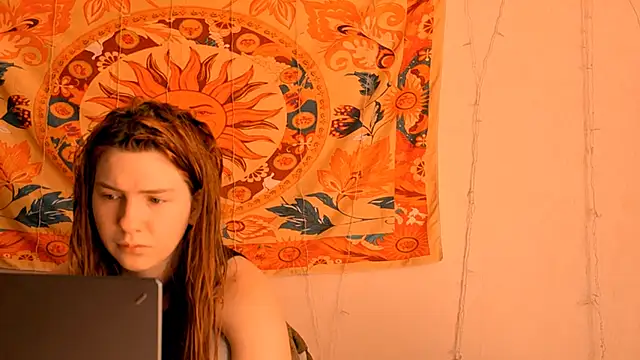 Snapshot of AliceCUNTach chatting on June 6, 5:12 am AliceCUNTach online show from June 6, 5:12 am