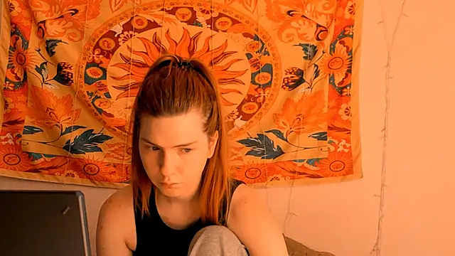 Snapshot of AliceCUNTach chatting on June 12, 5:06 am AliceCUNTach online show from June 12, 5:06 am