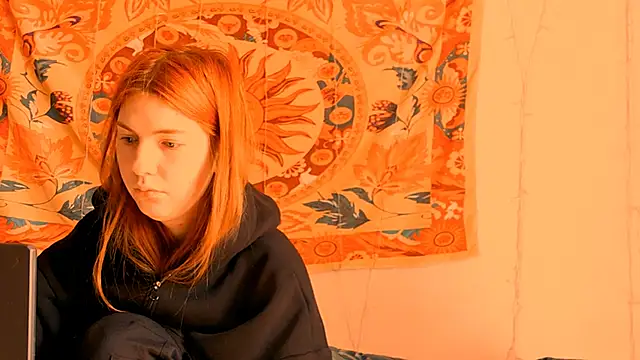 Snapshot of AliceCUNTach chatting on June 28, 5:02 am AliceCUNTach online show from June 28, 5:02 am