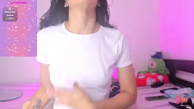 Snapshot of lustlunna chatting on December 16, 1:43 am lustlunna online show from December 16, 1:43 am