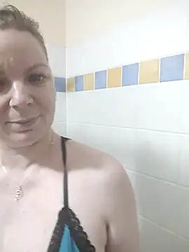 aussiepeaches online show from September 23, 1:58 pm