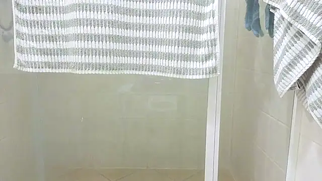 aussiepeaches online show from October 1, 1:06 pm