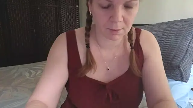 aussiepeaches online show from March 11, 1:00 am