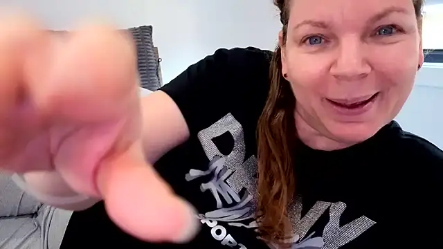 aussiepeaches online show from July 28, 3:13 am
