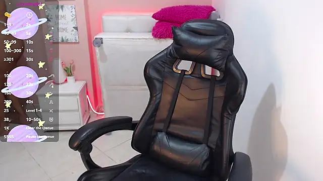 Snapshot of Cherrykissxx chatting on November 7, 4:34 am Cherrykissxx online show from November 7, 4:34 am