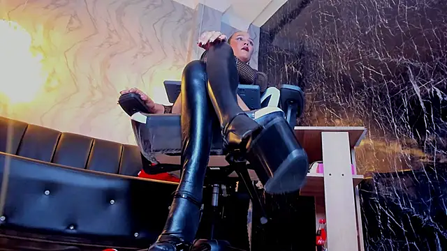 Snapshot of Nicollemillf chatting on September 25, 10:13 pm Nicollemillf online show from September 25, 10:13 pm