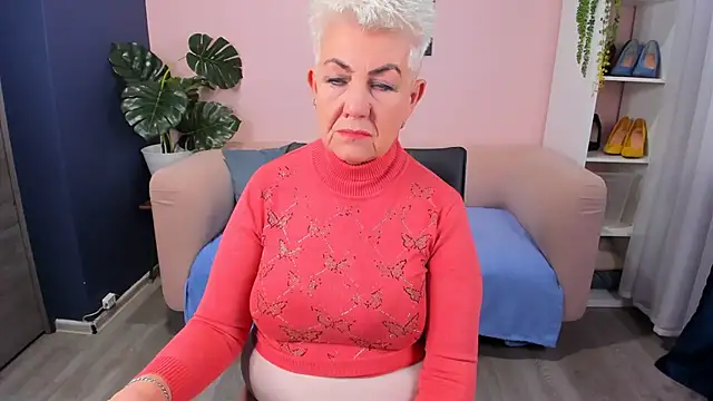 Snapshot of HotandMature chatting on November 2, 9:00 am HotandMature online show from November 2, 9:00 am