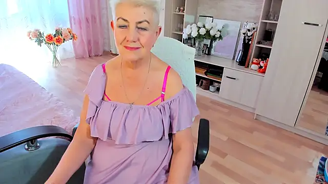 HotandMature online show from June 3, 8:28 am