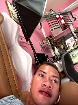 Snapshot of Gddss_Cummer chatting on December 1, 6:07 am Gddss Cummer online show from December 1, 6:07 am