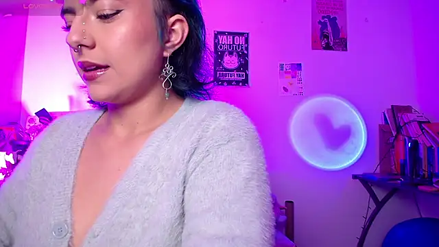 Snapshot of AlmaNanax chatting on November 20, 4:45 am AlmaNanax online show from November 20, 4:45 am