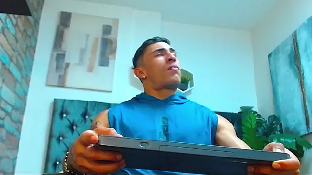 Snapshot of adrian_ray chatting on September 27, 6:02 pm adrian ray online show from September 27, 6:02 pm