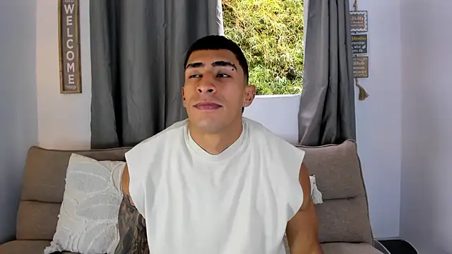 Snapshot of adrian_ray chatting on May 30, 8:06 pm adrian ray online show from May 30, 8:06 pm