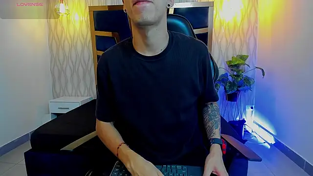 Justin Lakee online show from October 10, 11:15 pm
