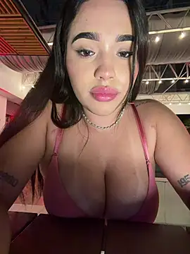 SofiaWildee online show from August 5, 4:37 am