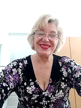 Snapshot of 52MiaLove02 chatting on May 5, 5:04 am 52MiaLove02 online show from May 5, 5:04 am