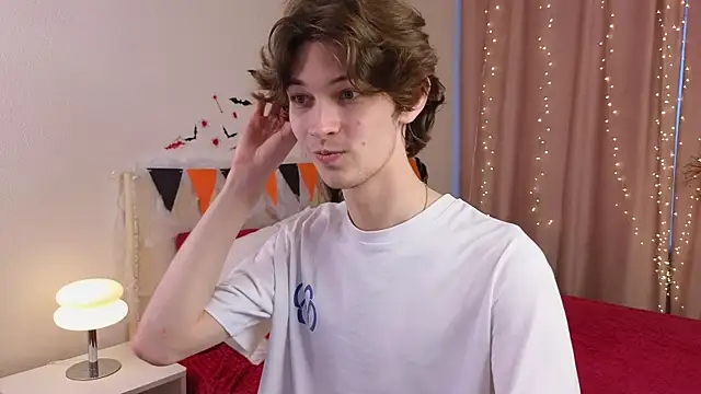 Snapshot of _Den1s_ chatting on October 25, 12:23 pm Den1s online show from October 25, 12:23 pm