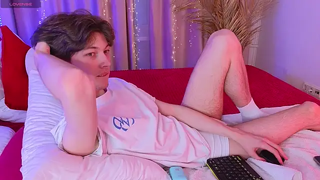 Snapshot of _Den1s_ chatting on November 30, 1:15 pm Den1s online show from November 30, 1:15 pm