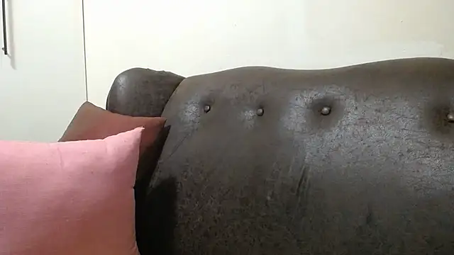 bustylaura4u online show from February 15, 2:47 am