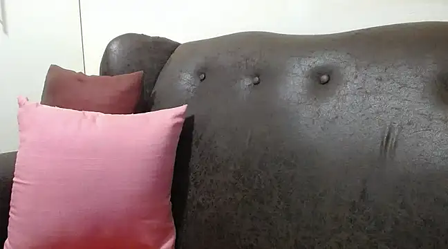 bustylaura4u online show from February 17, 6:15 pm