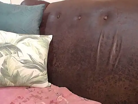 bustylaura4u online show from November 29, 8:17 am