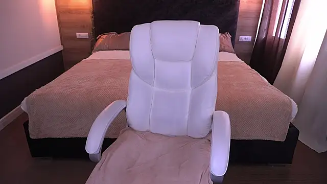 LioraFox online show from September 13, 6:57 am