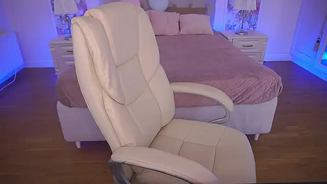 LioraFox online show from May 27, 9:23 pm