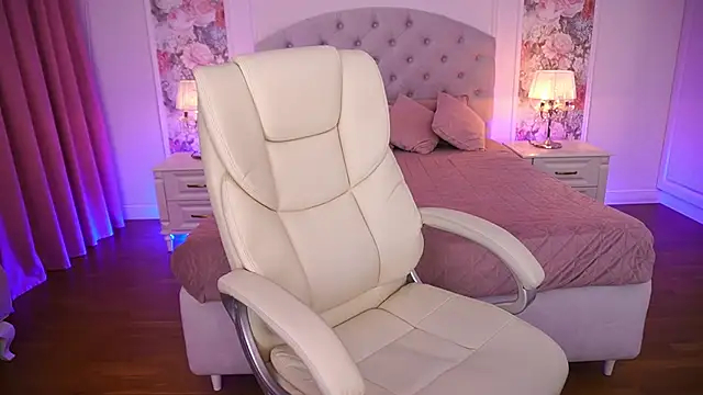 LioraFox online show from June 19, 9:51 pm