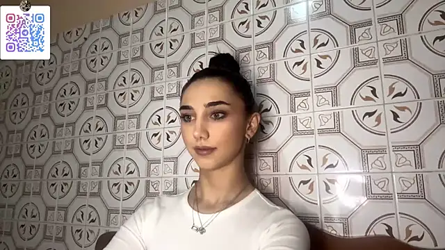 Snapshot of LinaMour chatting on December 2, 10:27 pm LinaMour online show from December 2, 10:27 pm