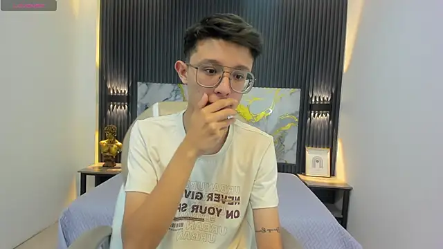 SantiagoRusso18 online show from September 9, 12:37 pm