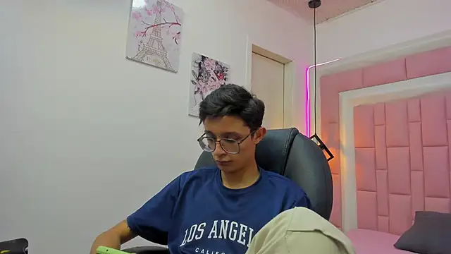 SantiagoRusso18 online show from October 4, 8:07 pm