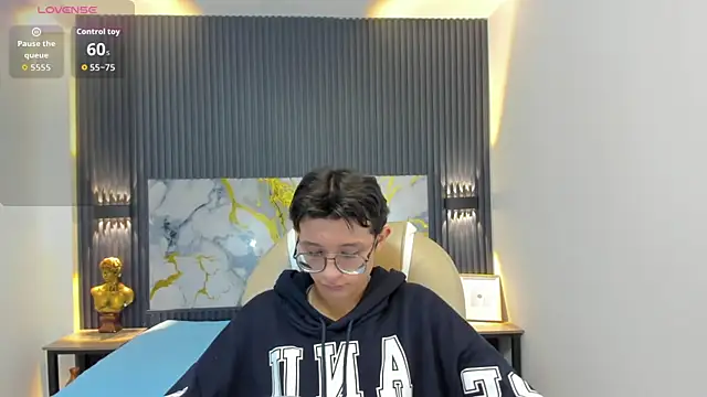 SantiagoRusso18 online show from October 25, 12:02 pm