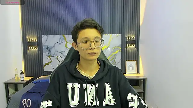 SantiagoRusso18 online show from February 1, 7:34 pm