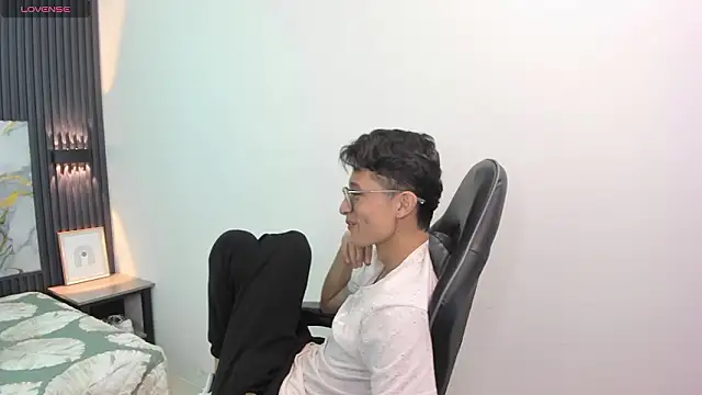 SantiagoRusso18 online show from February 16, 8:27 pm