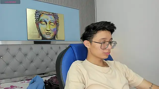 SantiagoRusso18 online show from April 22, 5:36 pm