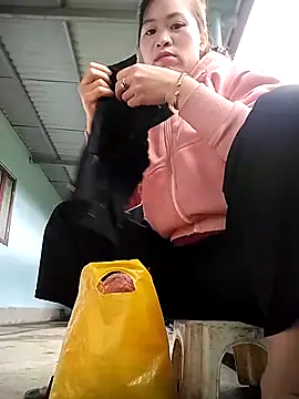 tuyetnhi-00 online show from October 2, 1:12 am