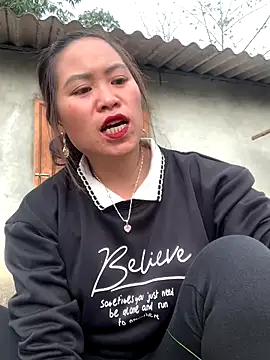 tuyetnhi-00 online show from December 23, 1:47 am