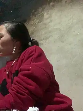 tuyetnhi-00 online show from February 4, 1:17 pm